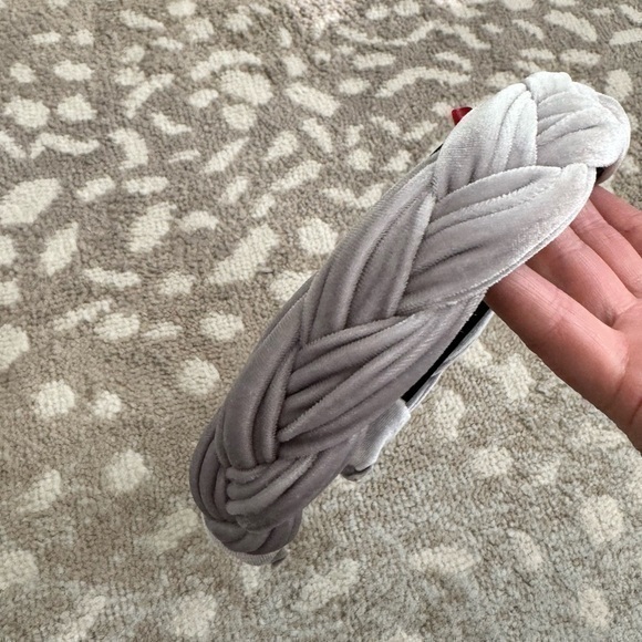 NEW Kendra Scott Grey Velvet Braided Headband - Picture 4 of 9